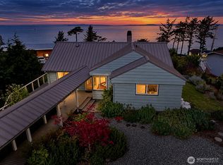1443 Martha Way, Oak Harbor, WA 98277