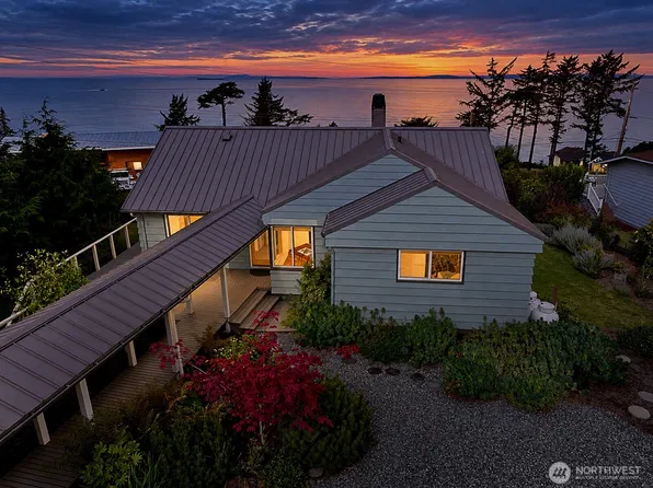 1443 Martha Way, Oak Harbor, WA 98277