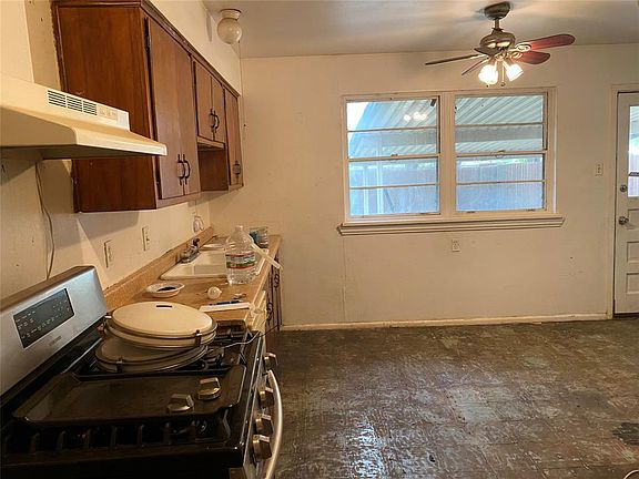 5th image of 2436 Highwood Dr