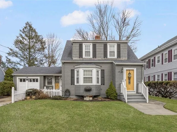 57 Peckham Ave, North Providence, RI 02908