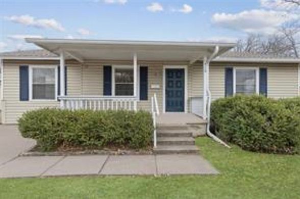 Welcome Home! Darling home in Historic Downtown McKinney! (Summer time photo)