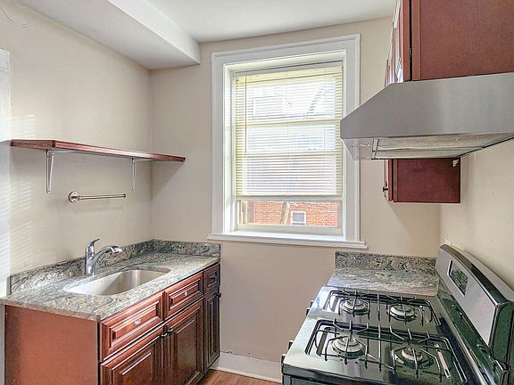 3rd image of 4739 Washington St #E1