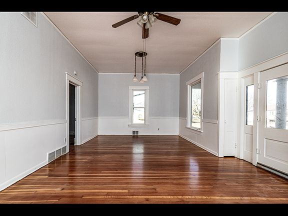 5th image of 2608 8th Ave