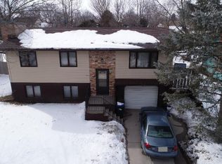 1927 Grantwood St, Iowa City, IA 52240