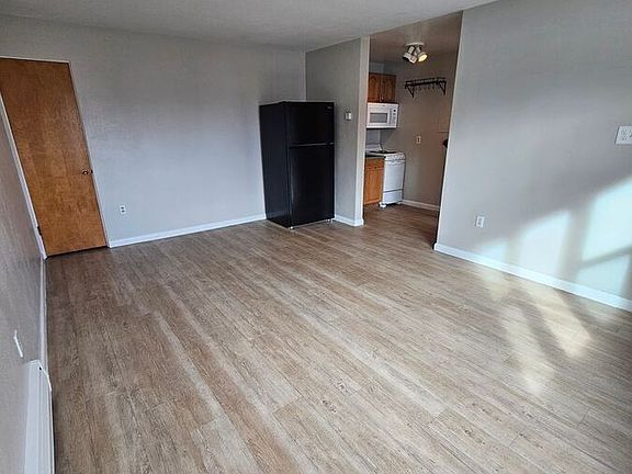 3rd image of 227 Hauser Blvd #B
