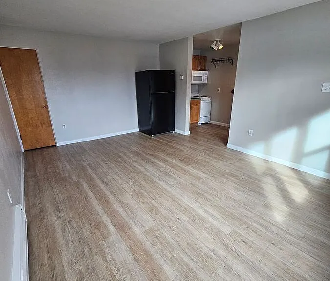 227 Hauser Blvd #B — Photo 3