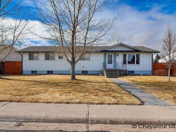650 Simkins Ave, Pine Bluffs, WY 82082