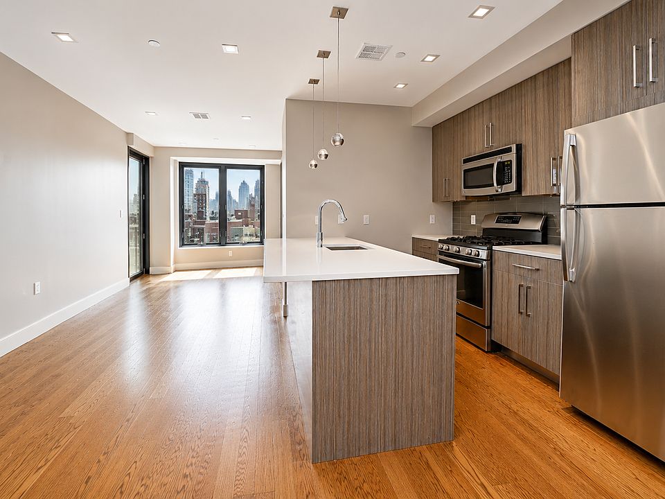 1st image of 2718 Hoyt Ave S APT 7D