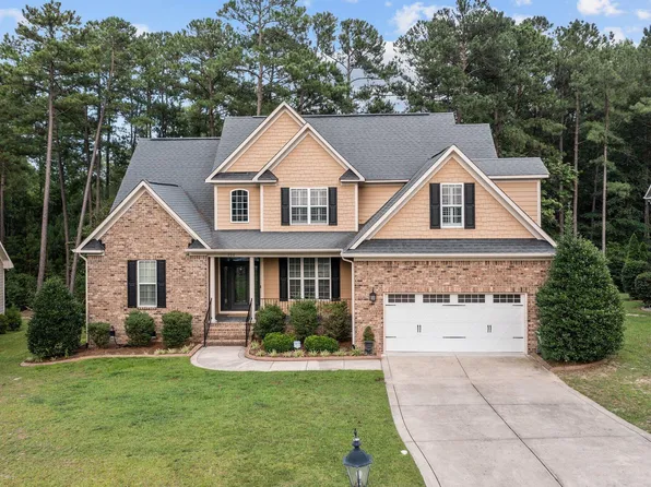 200 Heather Brook Cir, Spring Lake, NC 28390