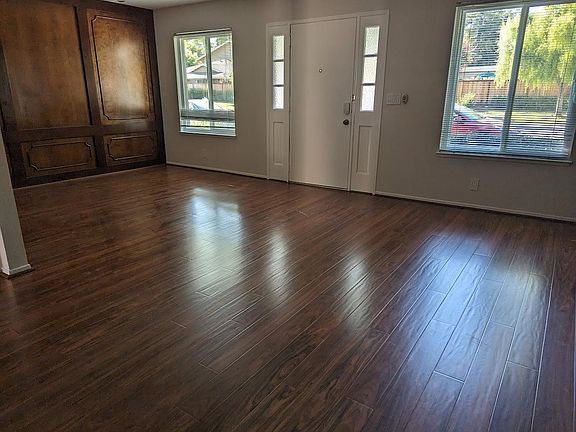 4th image of 1432 Stokes St