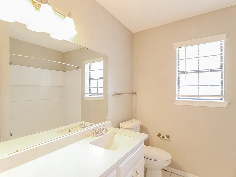 217 Tanglewood St — Photo 17