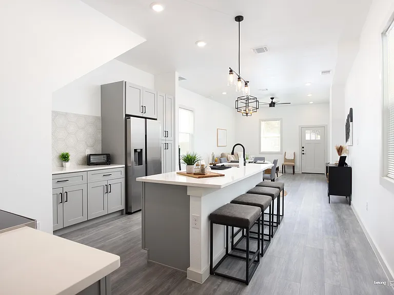 1727 E Crockett St — Photo 32