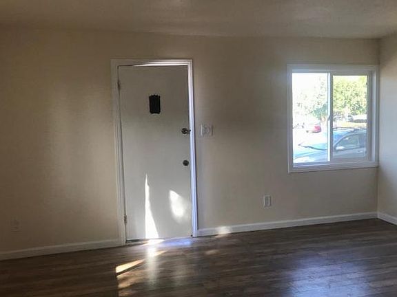 3rd image of 1804 Forest Ave