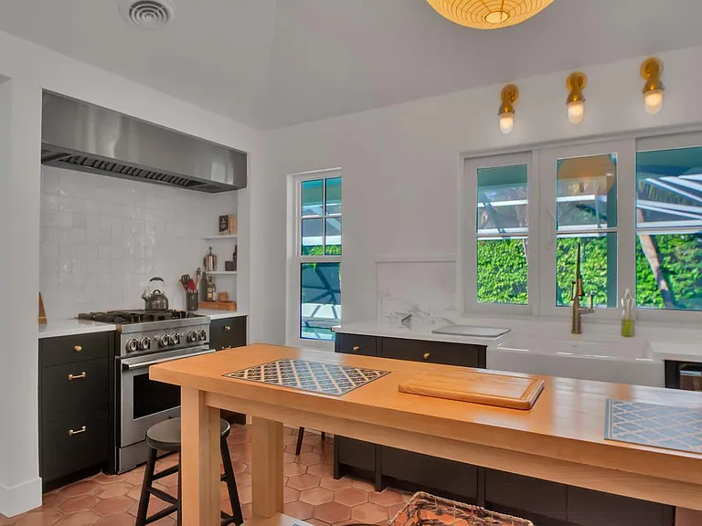 535 Honeysuckle Ln — Photo 10