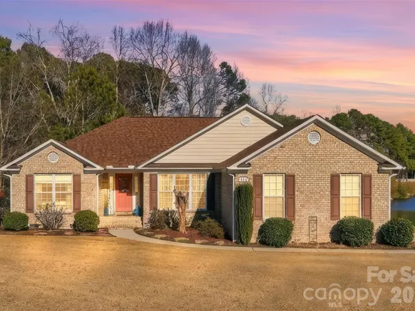 170 Presnell Ct, Carthage, NC 28327