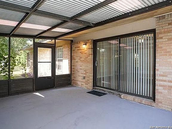 5th image of 834 Karen Ln