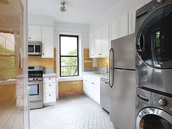 5th image of 163 President St APT 1