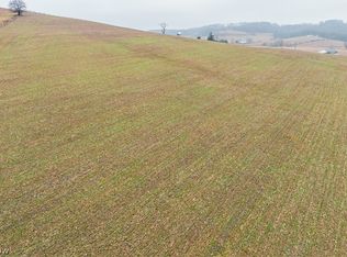 3967 Crooked Run Rd NW, New Philadelphia, OH 44663