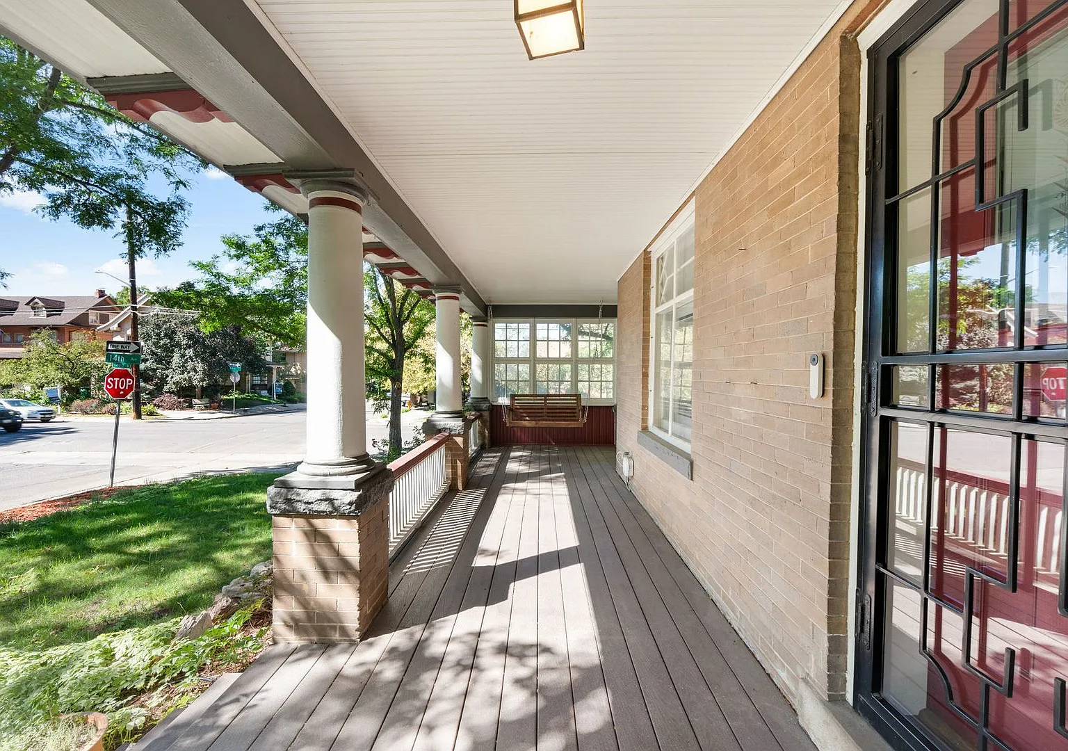 5BD, 3BA Denver Square in Congress Park with Back Yard — Photo 2