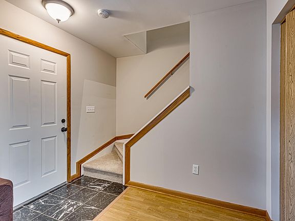 5th image of 303 Fox Run
