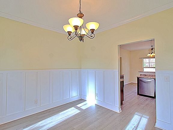 5th image of 60 Creekside Dr N