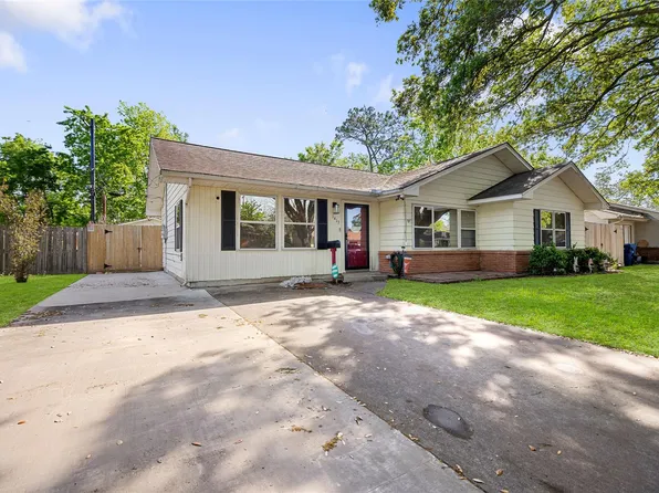 1413 Andrea Dr, Bay City, TX 77414