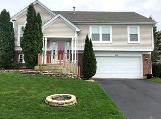 340 Meadow Lakes Blvd, Aurora, IL