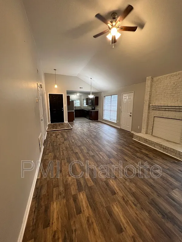 3 bed, 2.0 bath, 1124 sqft, $1,850 — Photo 4