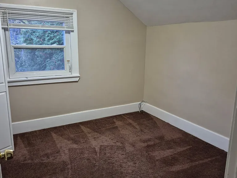 210 W Rundell St — Photo 6