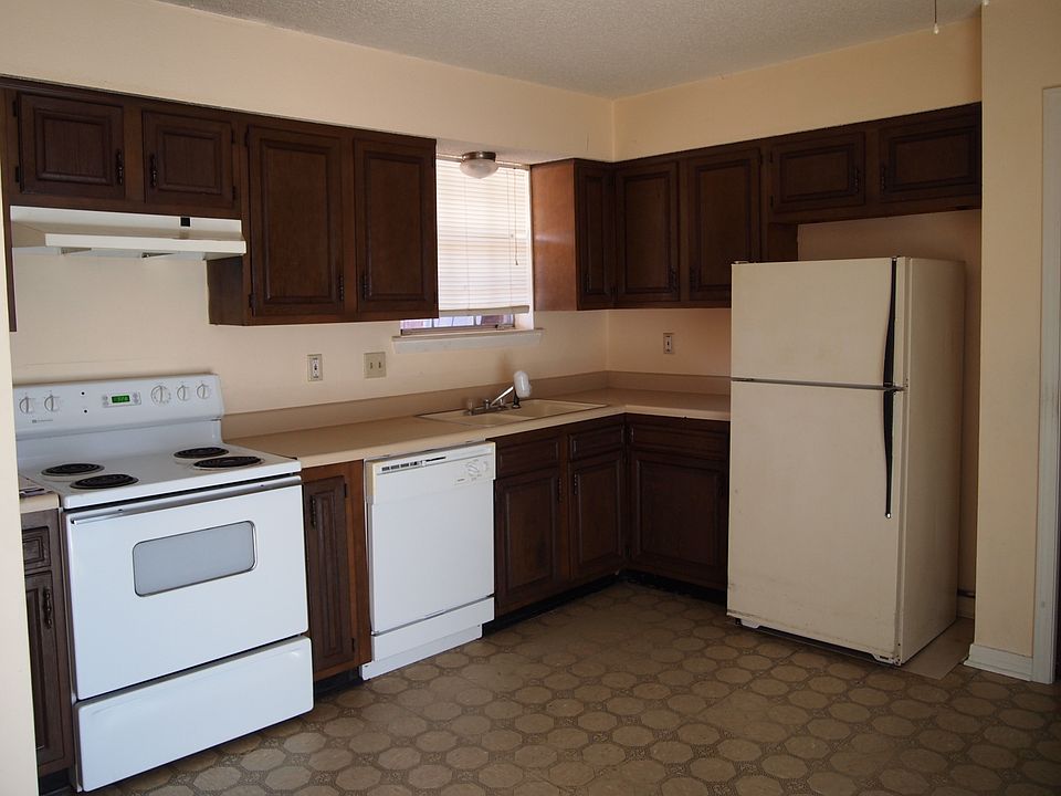 2nd image of 1120 27th St #B