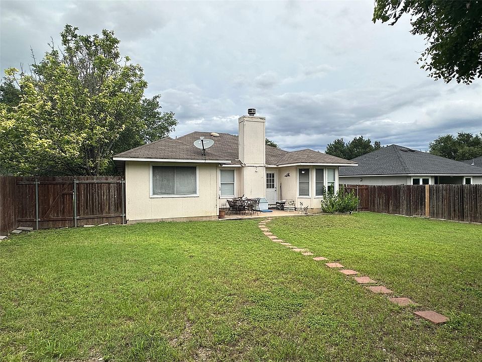 1st image of 908 Honeysuckle Dr
