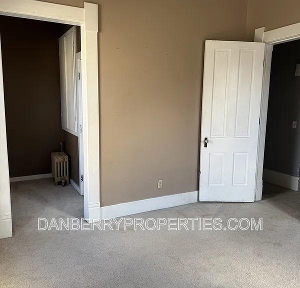 134 W Tiffin St #B — Photo 22