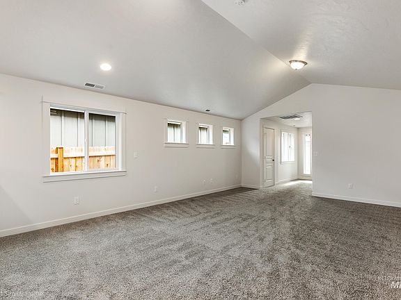 3rd image of 665 SW Mendenhall St #10/6