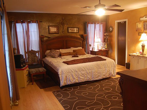 Master Bedroom 16' x 15.5'