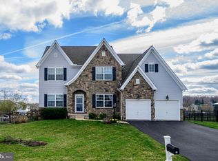 10 York Rd, Douglassville, PA 19518
