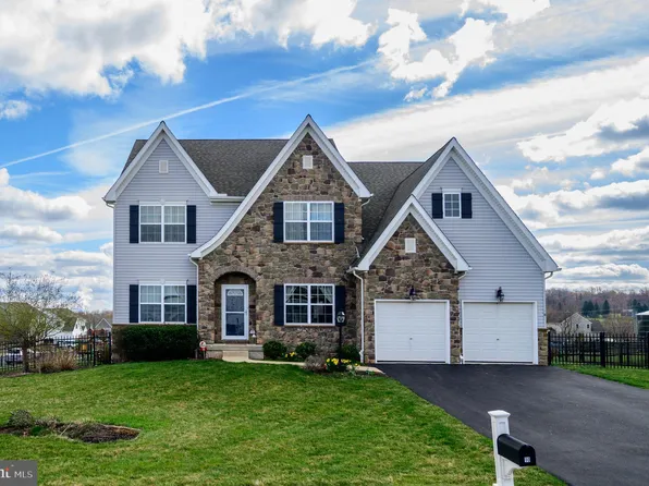 10 York Rd, Douglassville, PA 19518