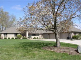 W356N5190 Lakeshore Dr, Oconomowoc, WI 53066