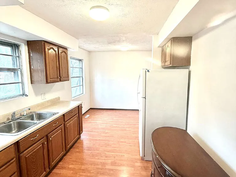 312 W Dewey St — Photo 8