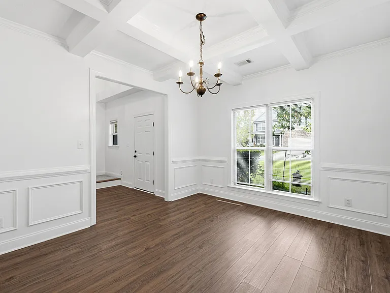 8017 Battle St — Photo 1