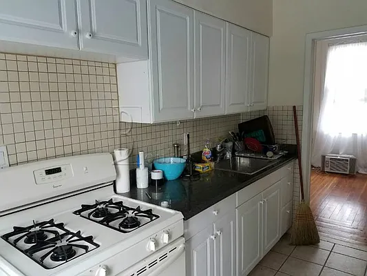 Rented by Bouklis Group | media 27