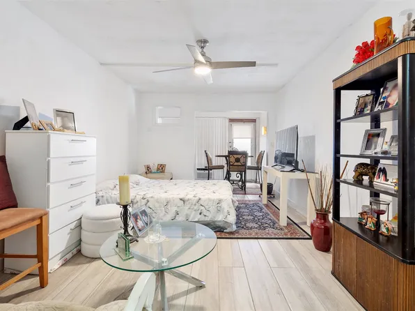 18801 NE 2nd Ave APT 1005, Miami, FL 33179