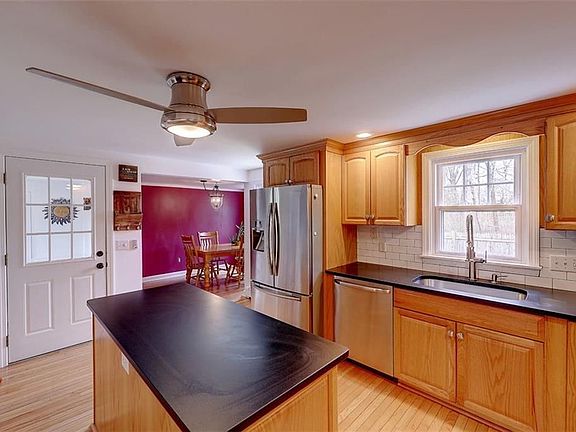 4th image of 4 Greenville Dr