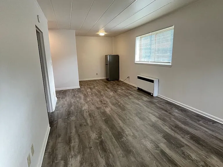 930 N Marshall St — Photo 33