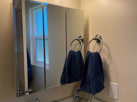 5th image of 4430 Pembroke Dr