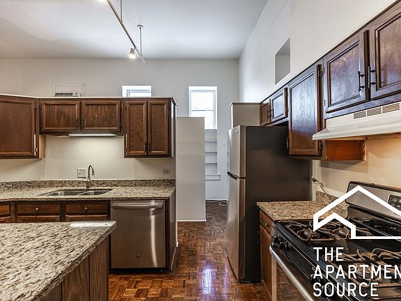 3rd image of 2059 N Clifton Ave #1F
