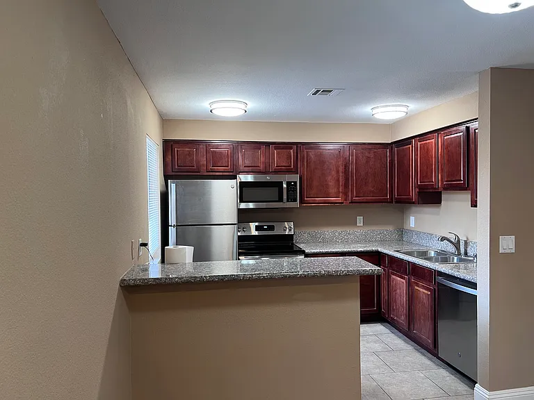 5281 River Glen Dr — Photo 2