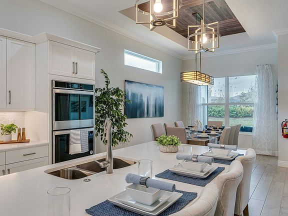 Kitchen to Dining Lucida Model