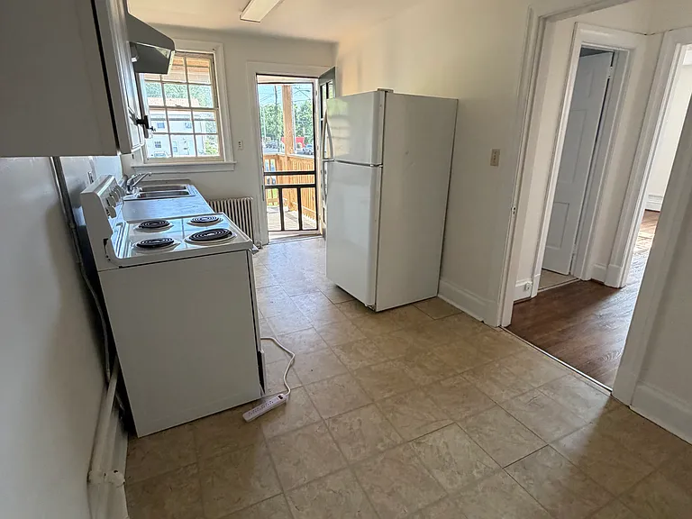 2303 Fontaine Ave #4 — Photo 9
