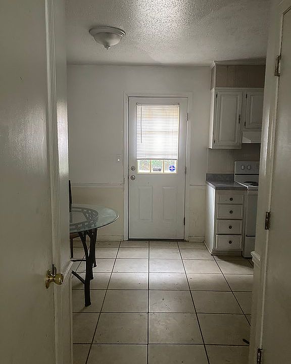 2nd image of 2320 Kinnamon Rd #D