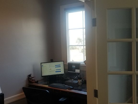 5th image of 1327 Bay St